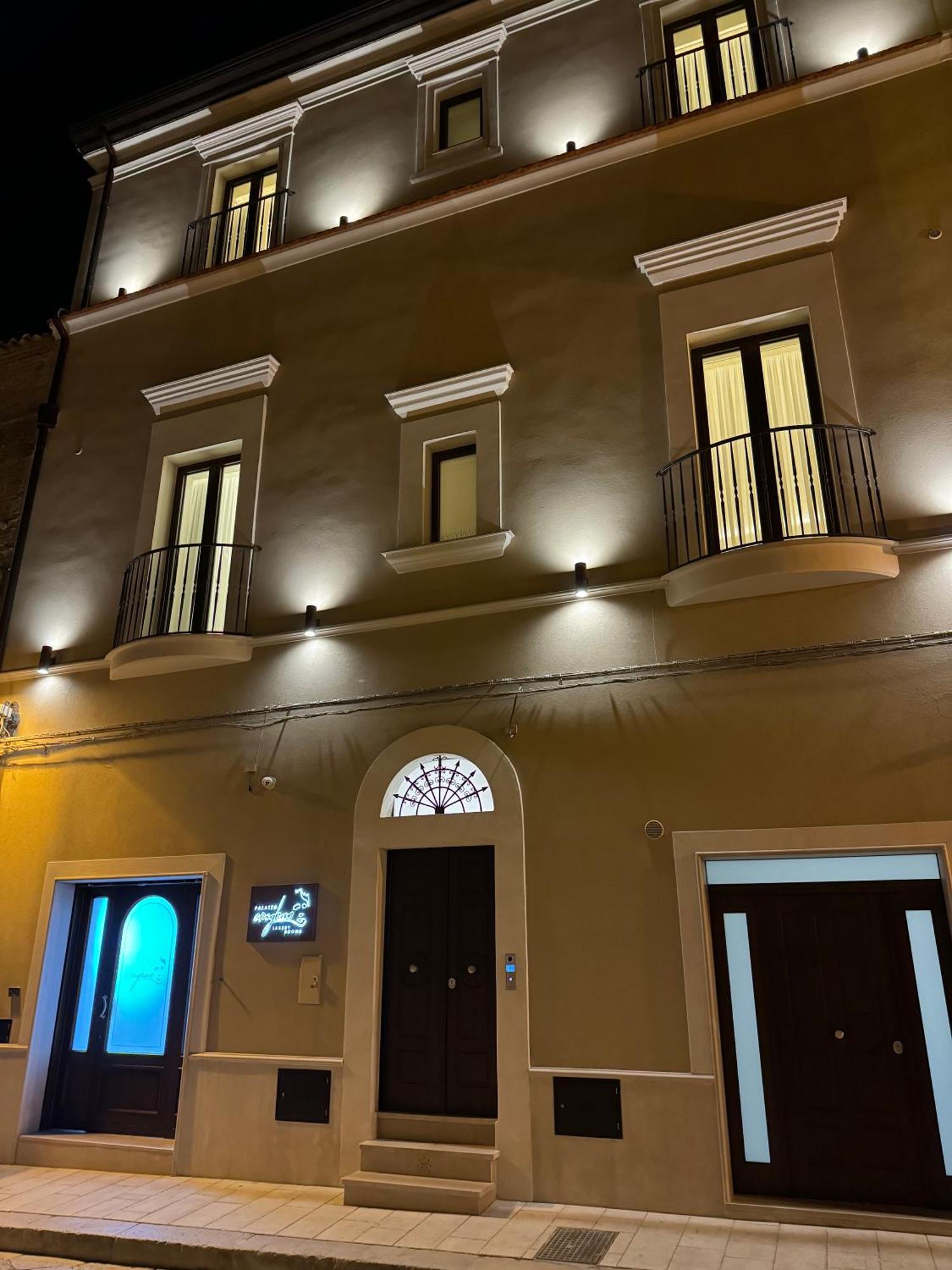 B&B Palazzo Croghan Torremaggiore ภายนอก รูปภาพ