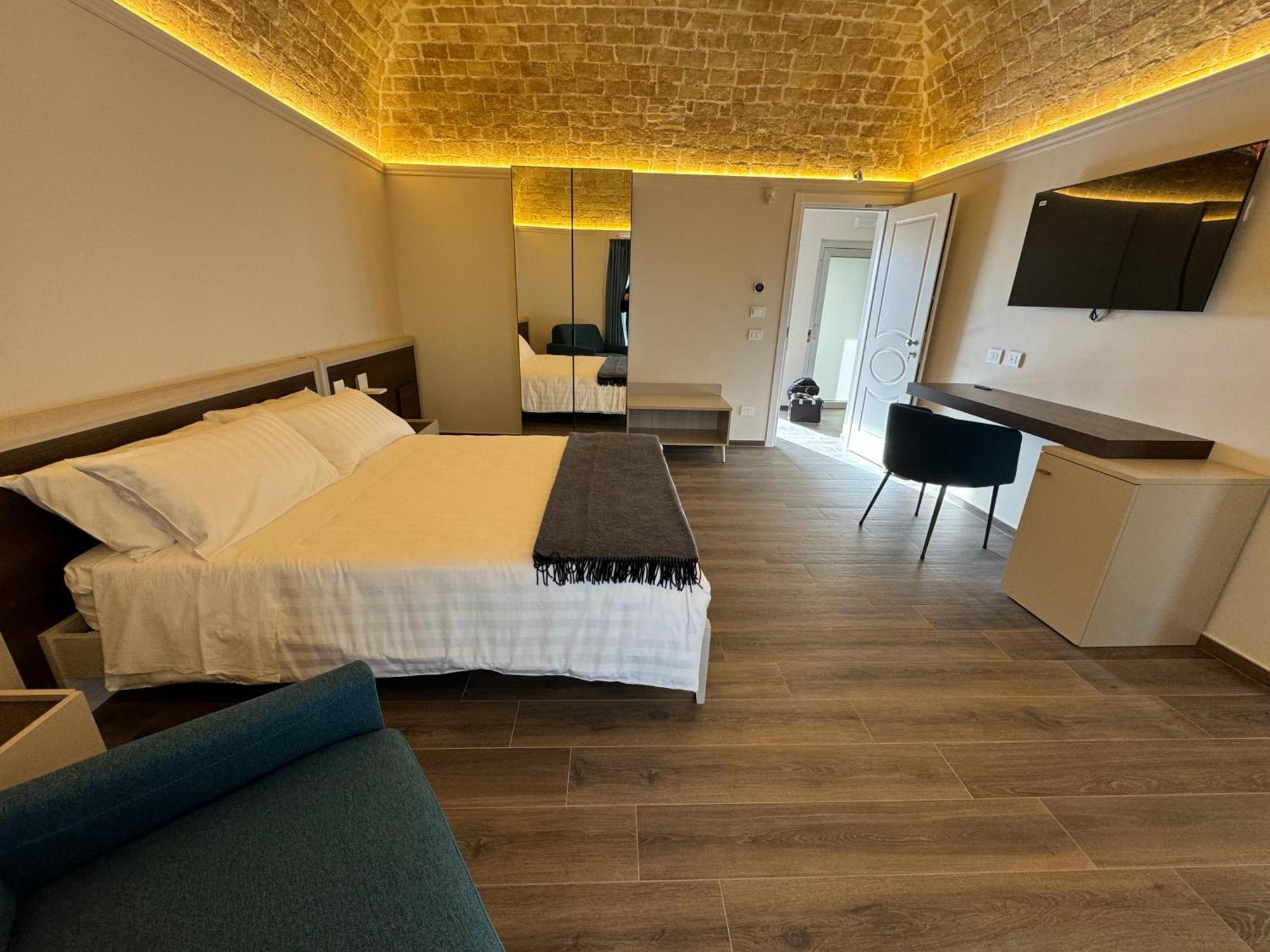 B&B Palazzo Croghan Torremaggiore ภายนอก รูปภาพ