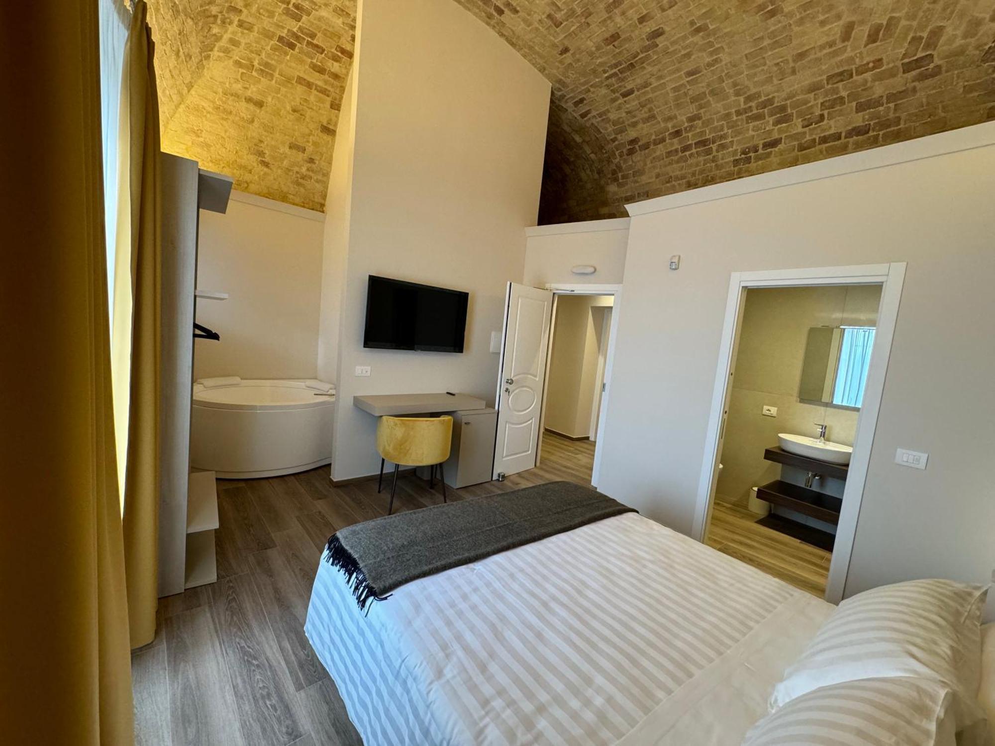 B&B Palazzo Croghan Torremaggiore ภายนอก รูปภาพ