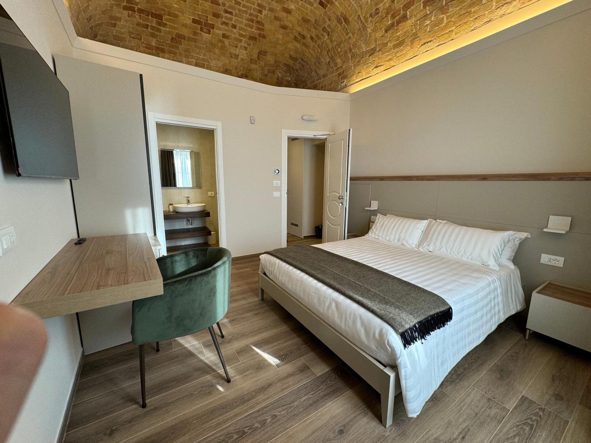B&B Palazzo Croghan Torremaggiore ภายนอก รูปภาพ